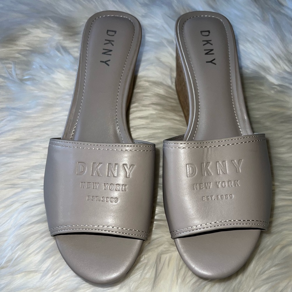 NWOT DKNY Logo Gray Embossed Cutie Wedge Cork Slides size 9